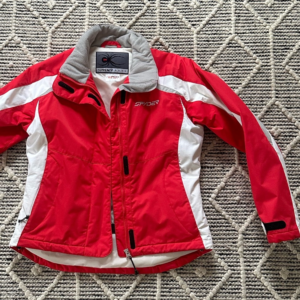 Spyder Axys women’s winter ski / snowboarding coat. Size 4